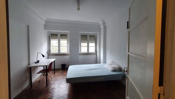 Inviting Double Room 3 with Natural Light & City View — photo 31