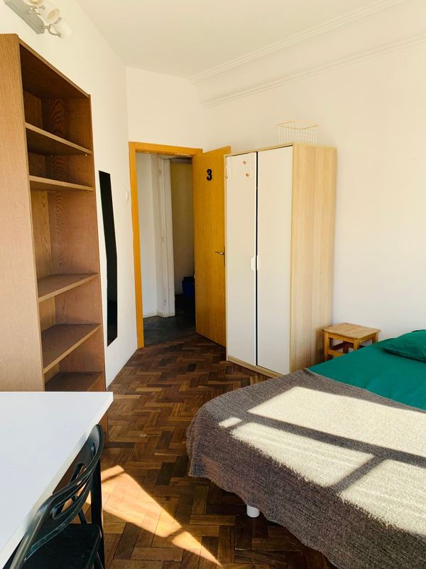 Inviting Double Room 3 with Natural Light & City View — photo 6