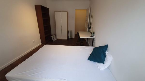 Inviting Double Room 3 with Natural Light & City View — photo 39
