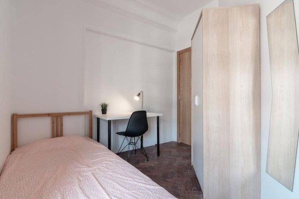 Inviting Double Room 3 with Natural Light & City View — photo 44