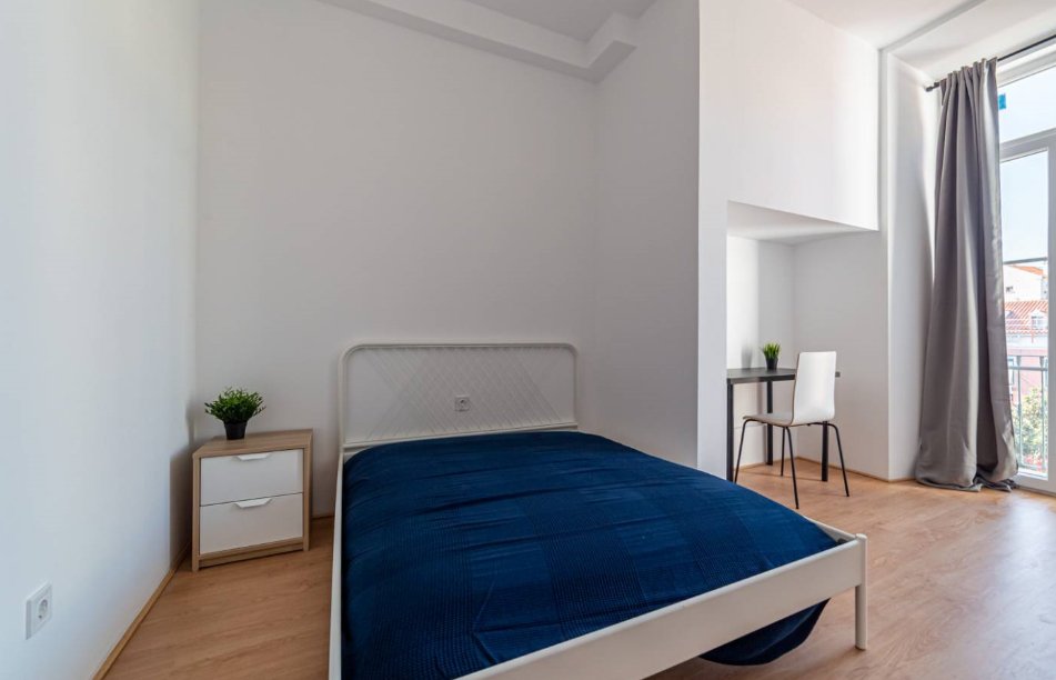 Cozy Double Room 9 with Desk & Balcony Access — Flat Y, São Domingos de Benfica