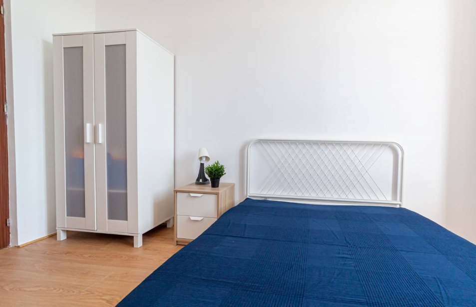 Light-Filled Single Room 1 with Wardrobe & Desk — Flat Y, São Domingos de Benfica