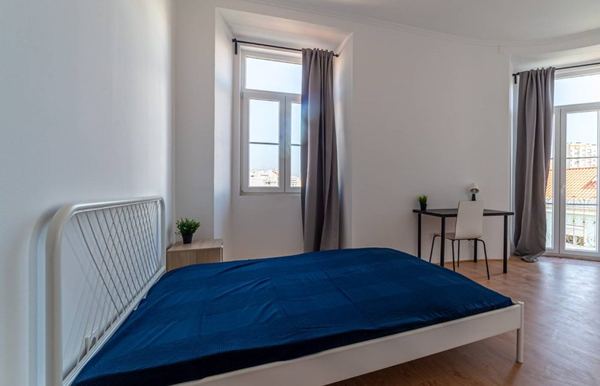 Cozy Single Room 7 with Desk & Balcony Access — photo 13