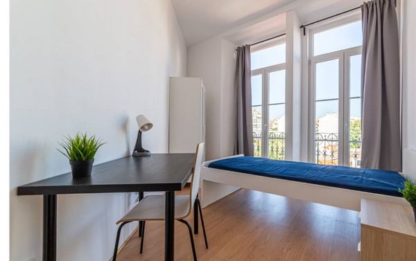 Cozy Single Room 7 with Desk & Balcony Access — photo 21