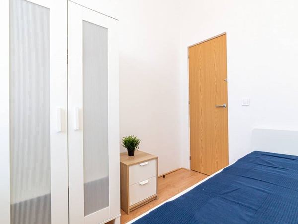 Cozy Single Room 7 with Desk & Balcony Access — photo 28