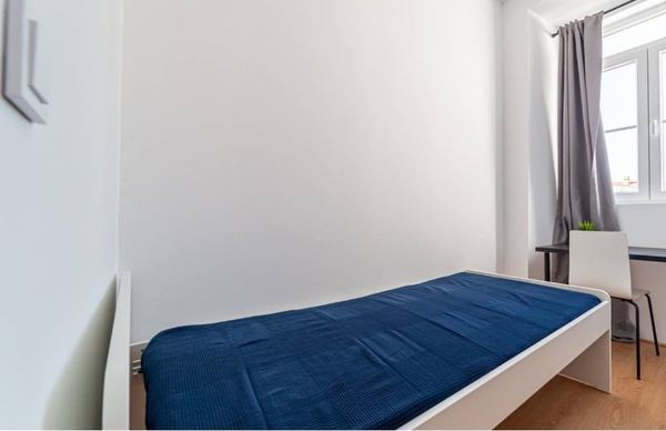 Cozy Single Room 7 with Desk & Balcony Access — photo 29