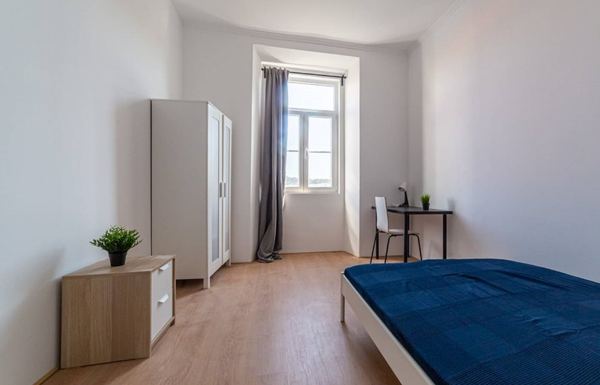 Cozy Single Room 7 with Desk & Balcony Access — photo 31
