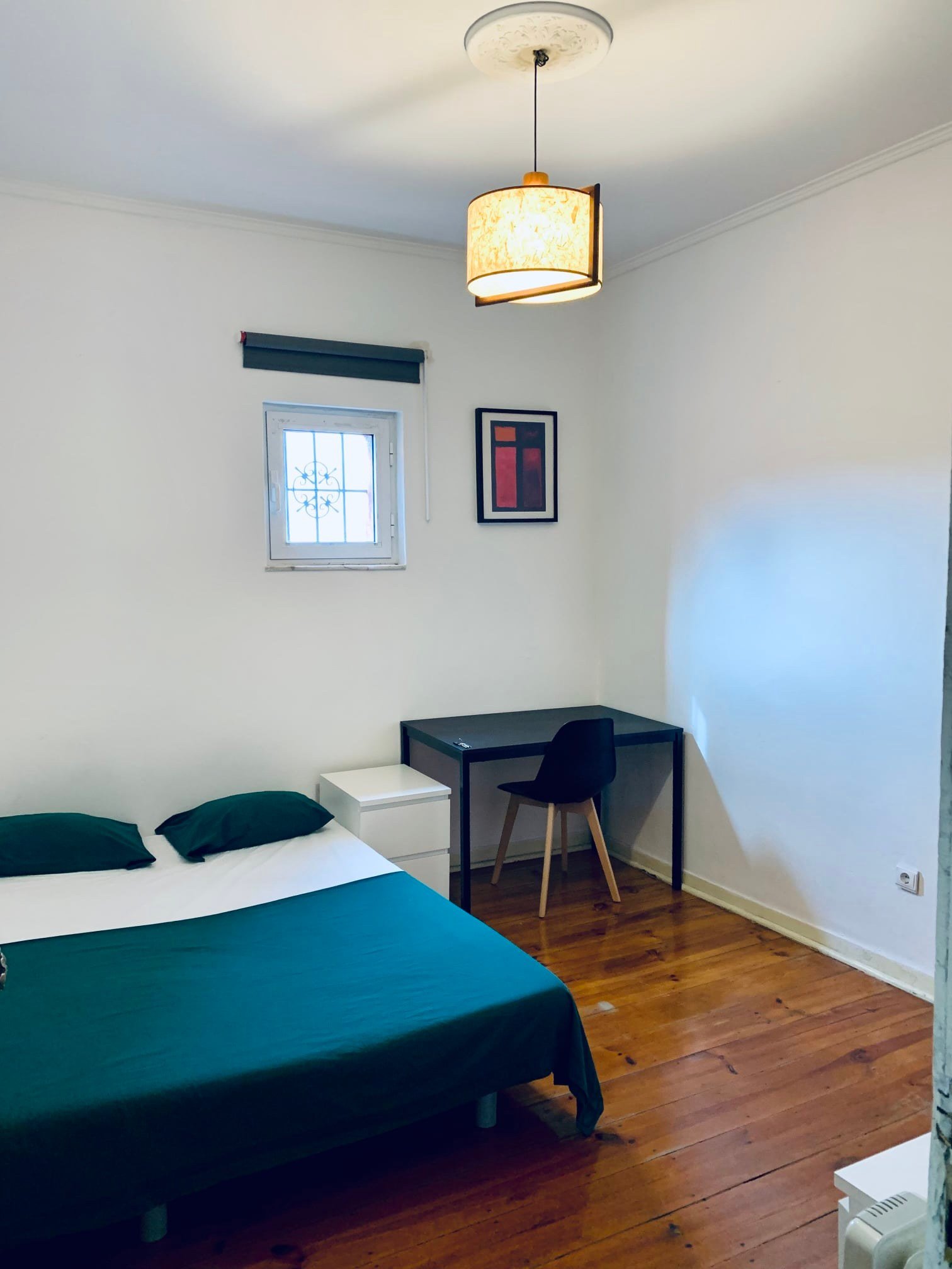 Light-Filled Double Room 1 with Desk & Natural Light — photo 25