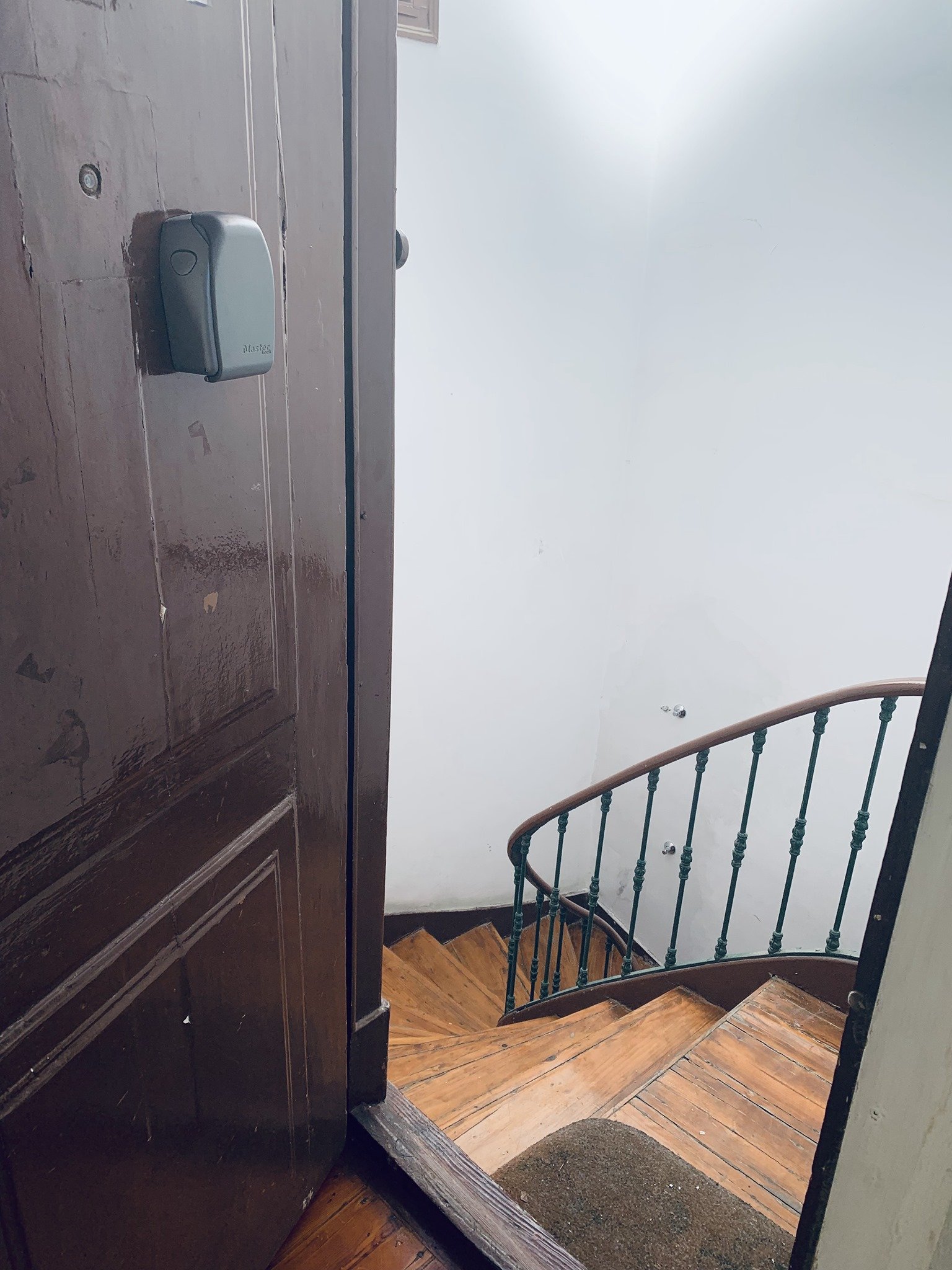 Light-Filled Double Room 1 with Desk & Natural Light — photo 15