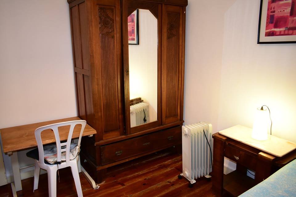 Light-Filled Double Room 1 with Desk & Natural Light — photo 23