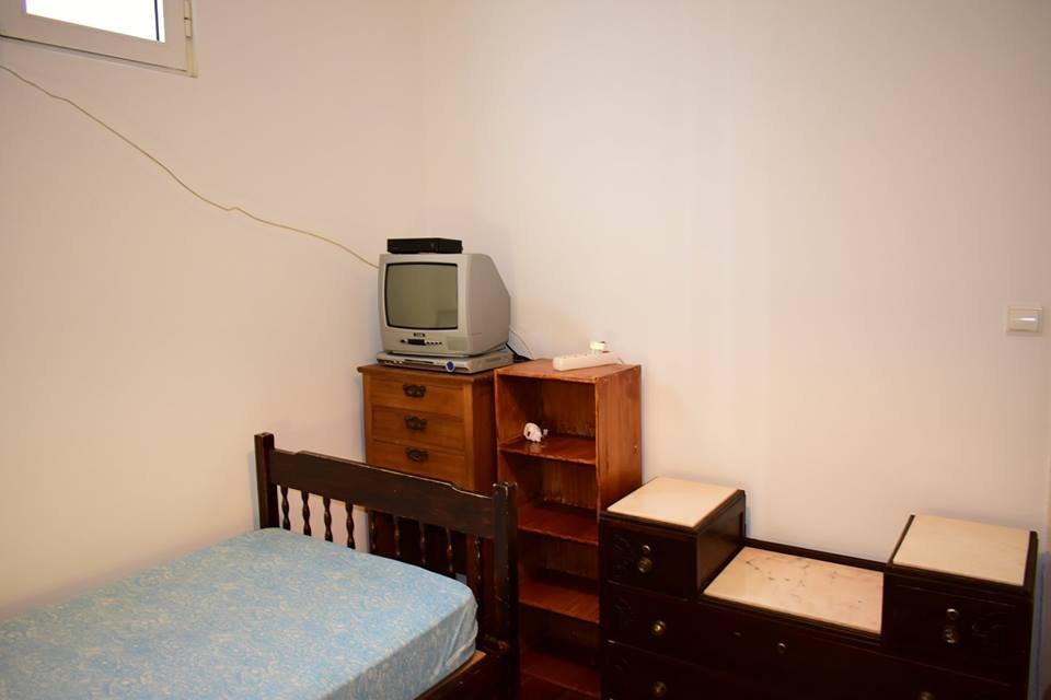 Light-Filled Double Room 1 with Desk & Natural Light — photo 24