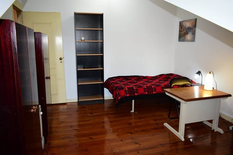 Light-Filled Double Room 1 with Desk & Natural Light — photo 29