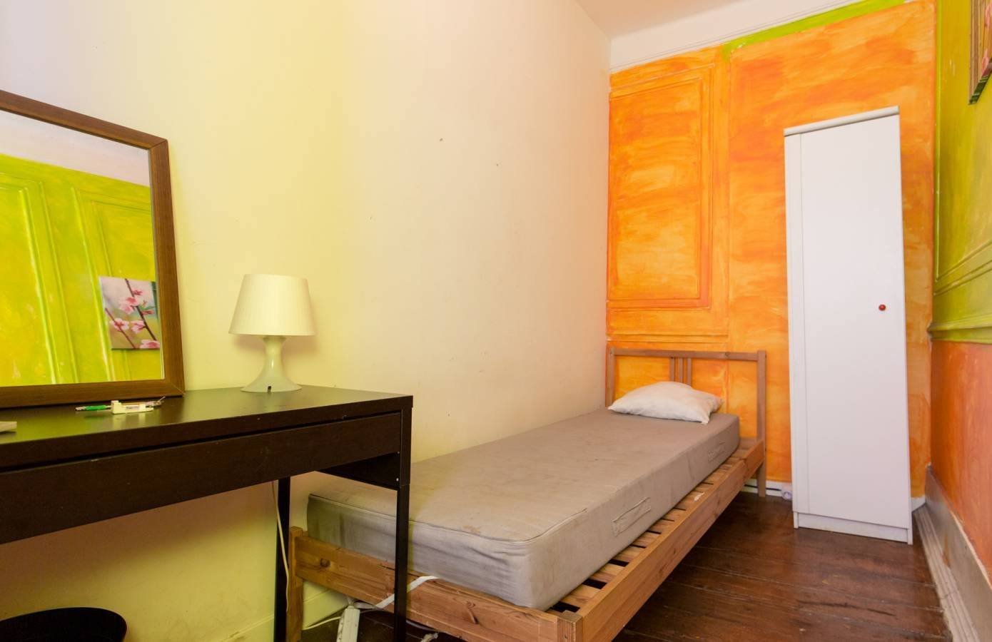 Bright Single-Bed Room 7 in 8-bedroom Shared Apartment — Saldanha 5D, São Sebastião da Pedreira