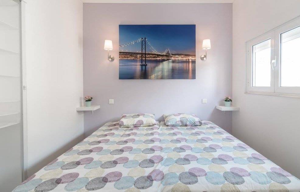 Bright & Sunny Double-Bed Room 1 in Lisbon — Campolide 1, Campolide