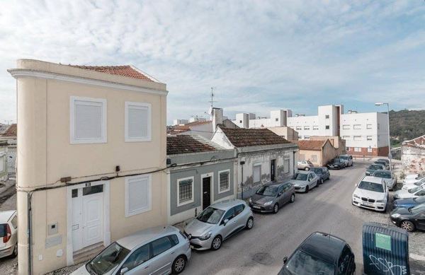 Single-Bed Room 2 Apartment in Lisbon — photo 13