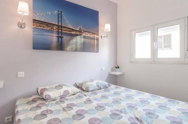 Single-Bed Room 2 Apartment in Lisbon — photo 16