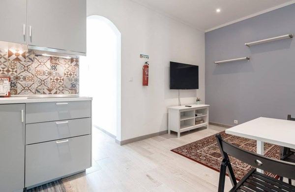 Single-Bed Room 2 Apartment in Lisbon — photo 7
